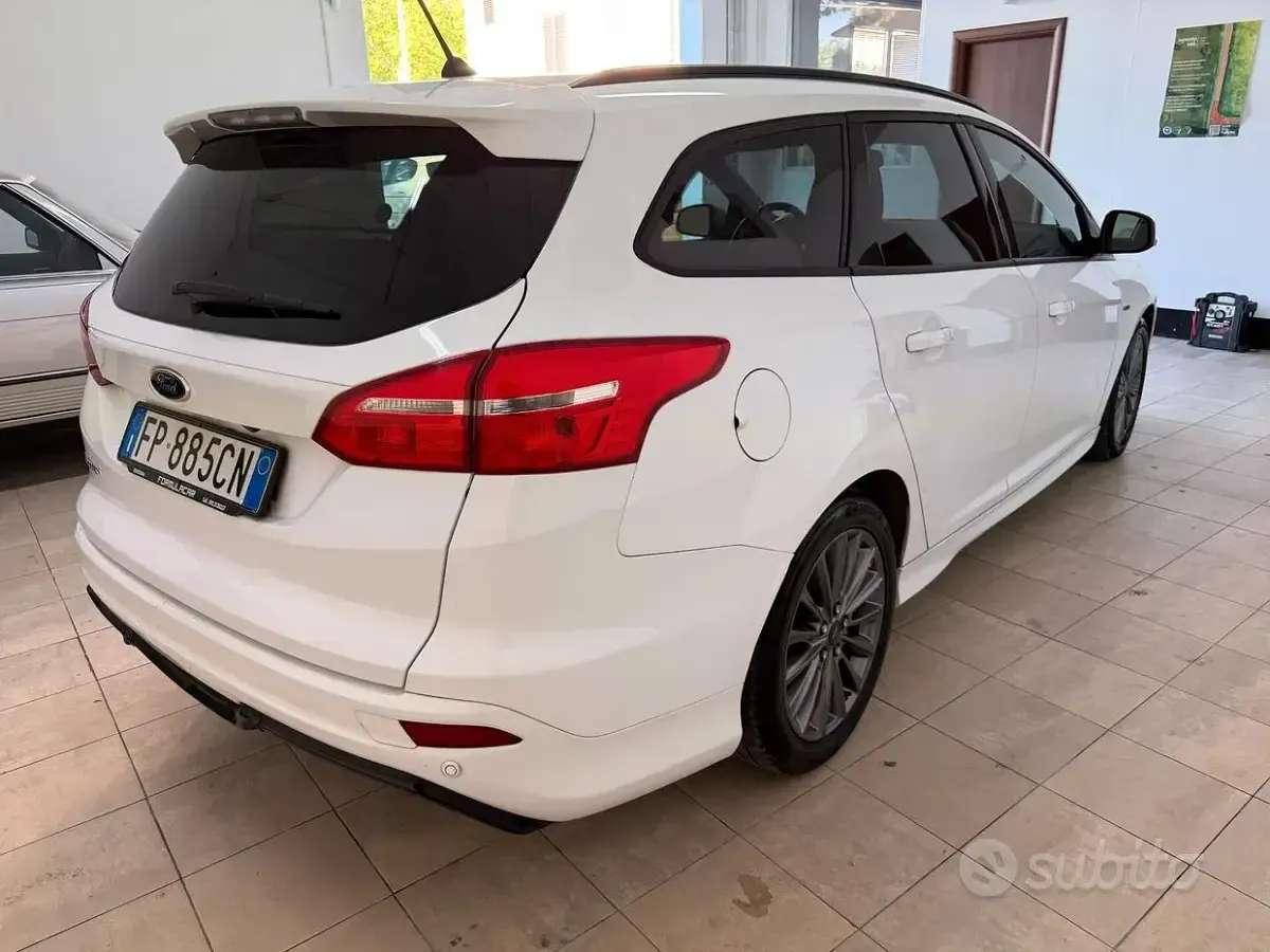 Usata Ford Focus ST 120 CV (88 kW) 2018 Bianco Station wagon