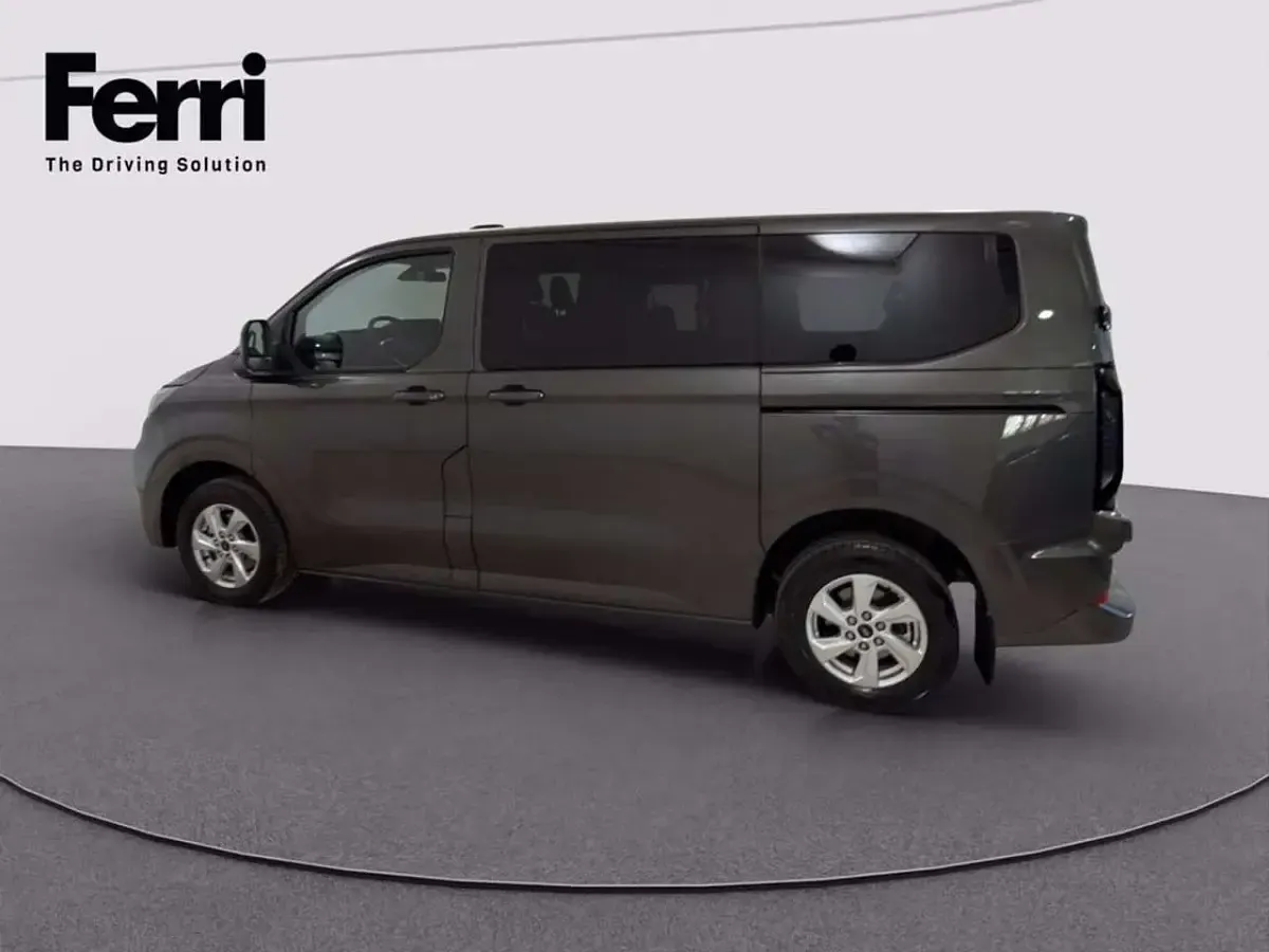 Usata Ford Transit Custom Titanium 136 CV (100 kW) 2025 Magnetic grey Station wagon