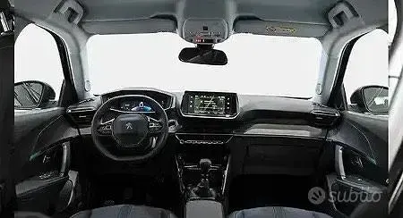 Käytetty Peugeot 2008 101 HP (74 kW) 2023 Musta Katumaasturi