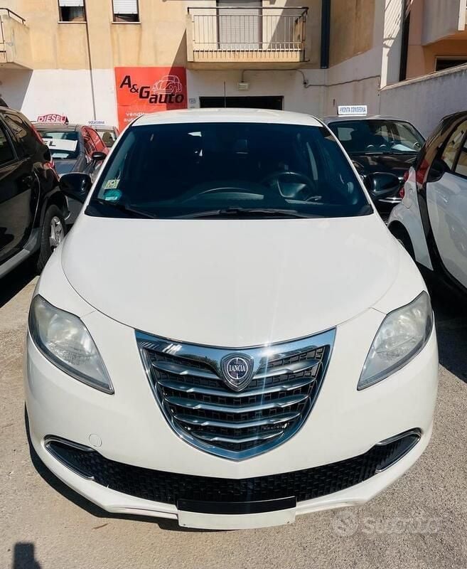 Usata Lancia Ypsilon Silver 69 CV (50 kW) 2012 Bianco Utilitaria