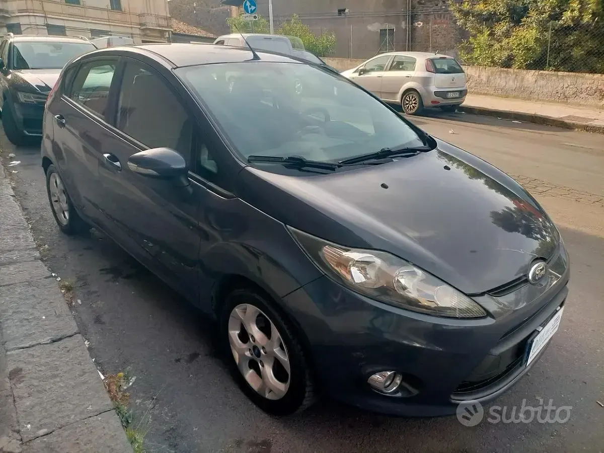 Usata Ford Fiesta Business Edition 70 CV (51 kW) 2011 Grigio Berlina