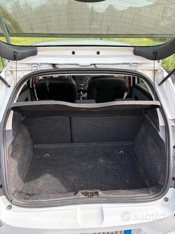 Usata Renault Clio III 75 CV (55 kW) 2006 Bianco Utilitaria