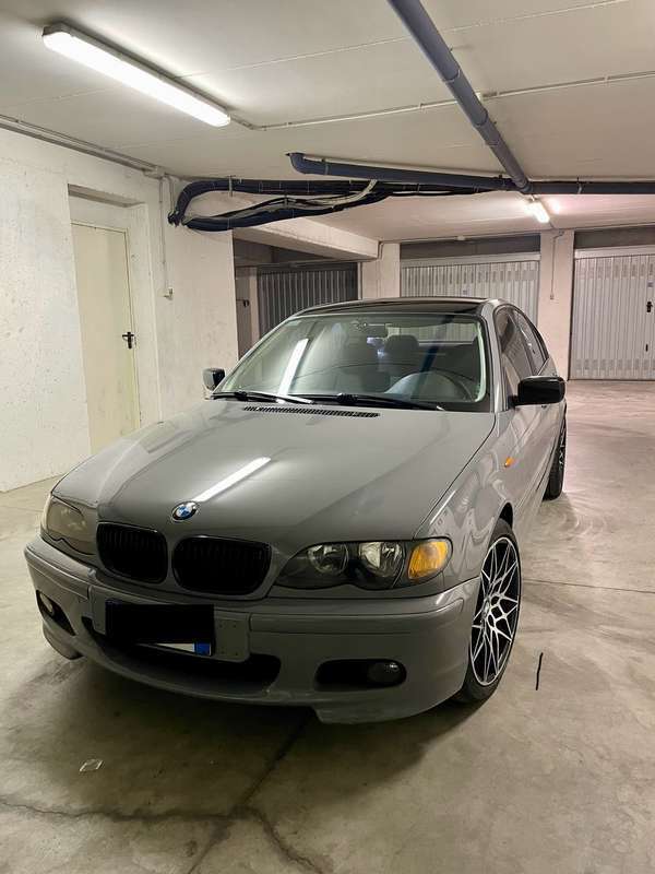 Usato 2003 BMW 318 2.0 Benzin 143 CV (7.400 €)
