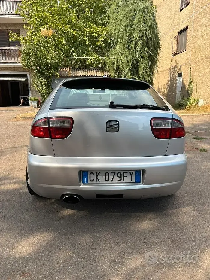 Usata Seat Leon 150 CV (110 kW) 2003 Grigio Utilitaria