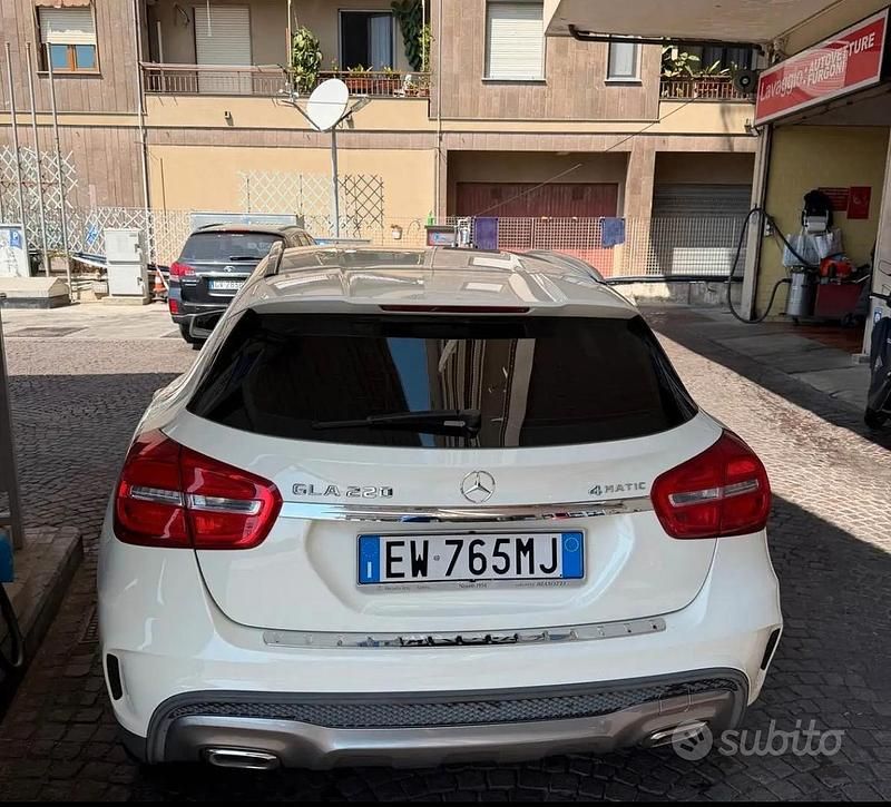 Usado Mercedes GLA220 177 CV (130 kW) 2016 Blanco SUV