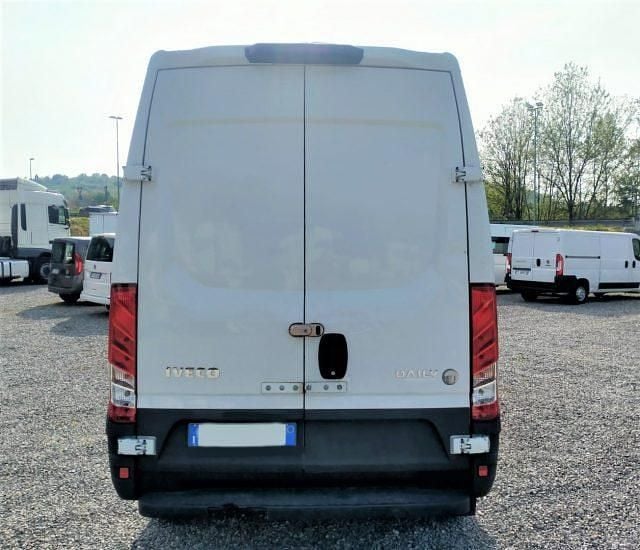 Usata Iveco Daily 116 CV (85 kW) 2018 Bianco Furgone
