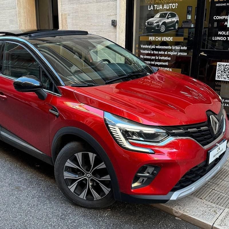 Usata Renault Captur Techno 101 CV (74 kW) 2023 Rosso SUV