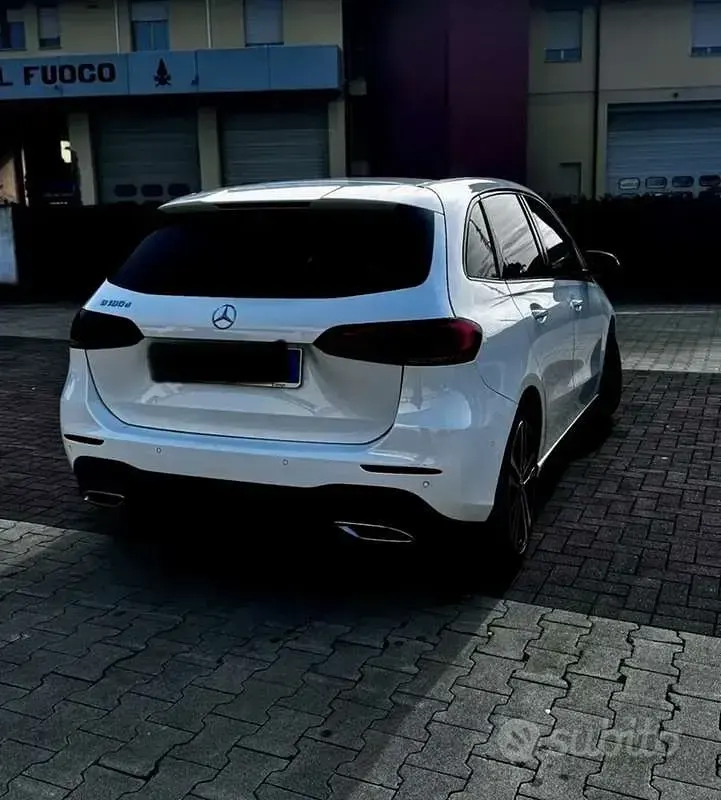 Usata Mercedes B180 109 CV (80 kW) 2019 Utilitaria