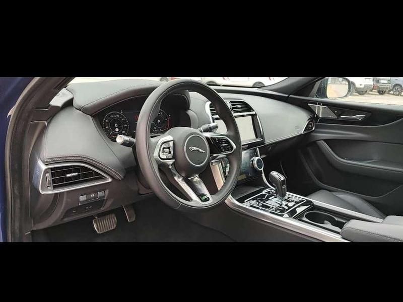 Usata Jaguar XE R-Dynamic 204 CV (150 kW) 2021 Blu/azzurro Berlina