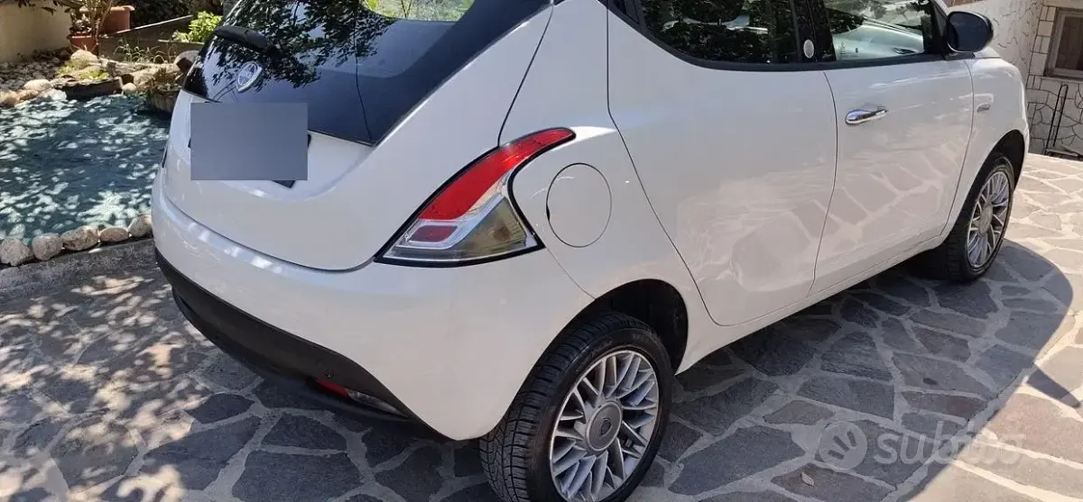 Usata Lancia Ypsilon 85 CV (62 kW) 2013 Bianco Utilitaria