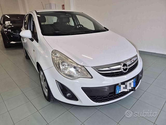 Usata Opel Corsa 86 CV (63 kW) 2012 Bianco pastello Utilitaria