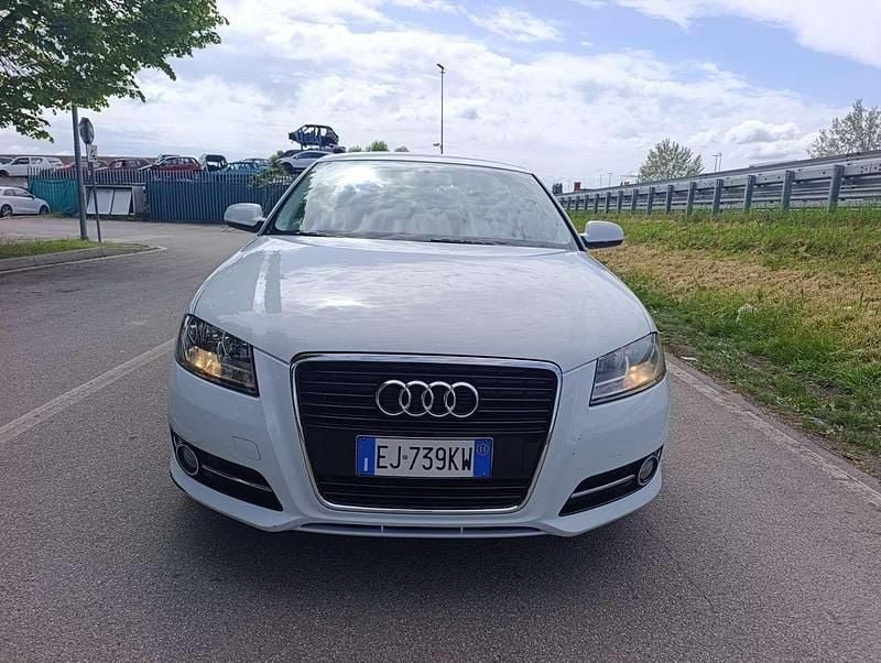 Usata Audi A3 Sportback Attraction 105 CV (77 kW) 2011 Bianco Utilitaria