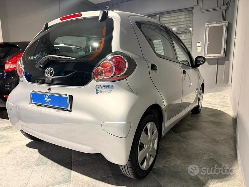Usata Toyota Aygo Connect Style 68 CV (50 kW) 2012 Nero Utilitaria