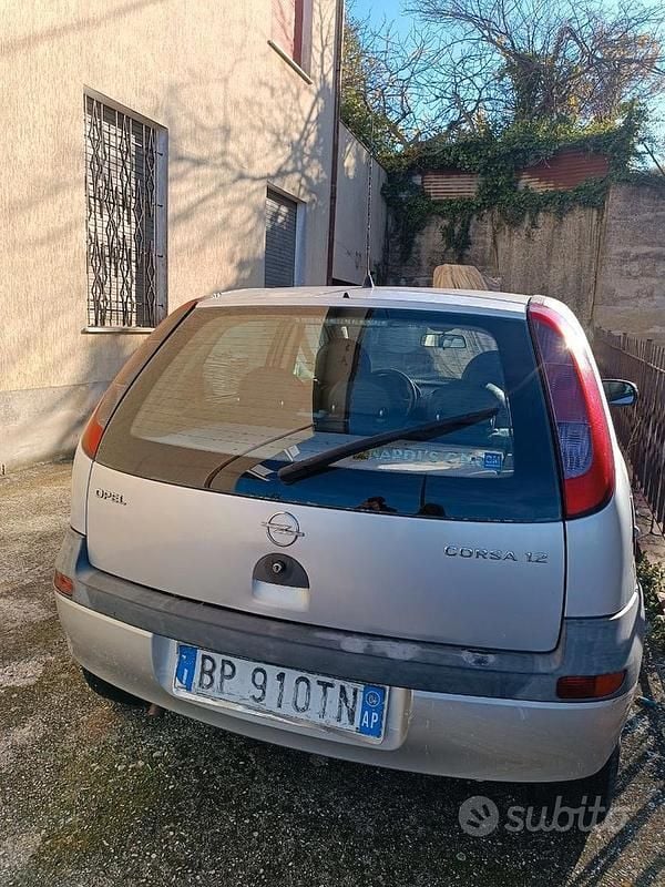 Usata Opel Corsa 75 CV (55 kW) 2001 Grigio Berlina