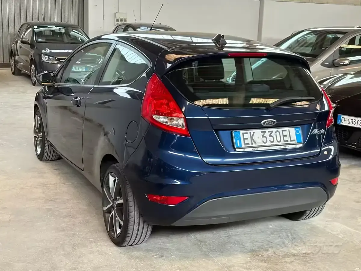 Usata Ford Fiesta Titanium 60 CV (44 kW) 2012 Blu Berlina