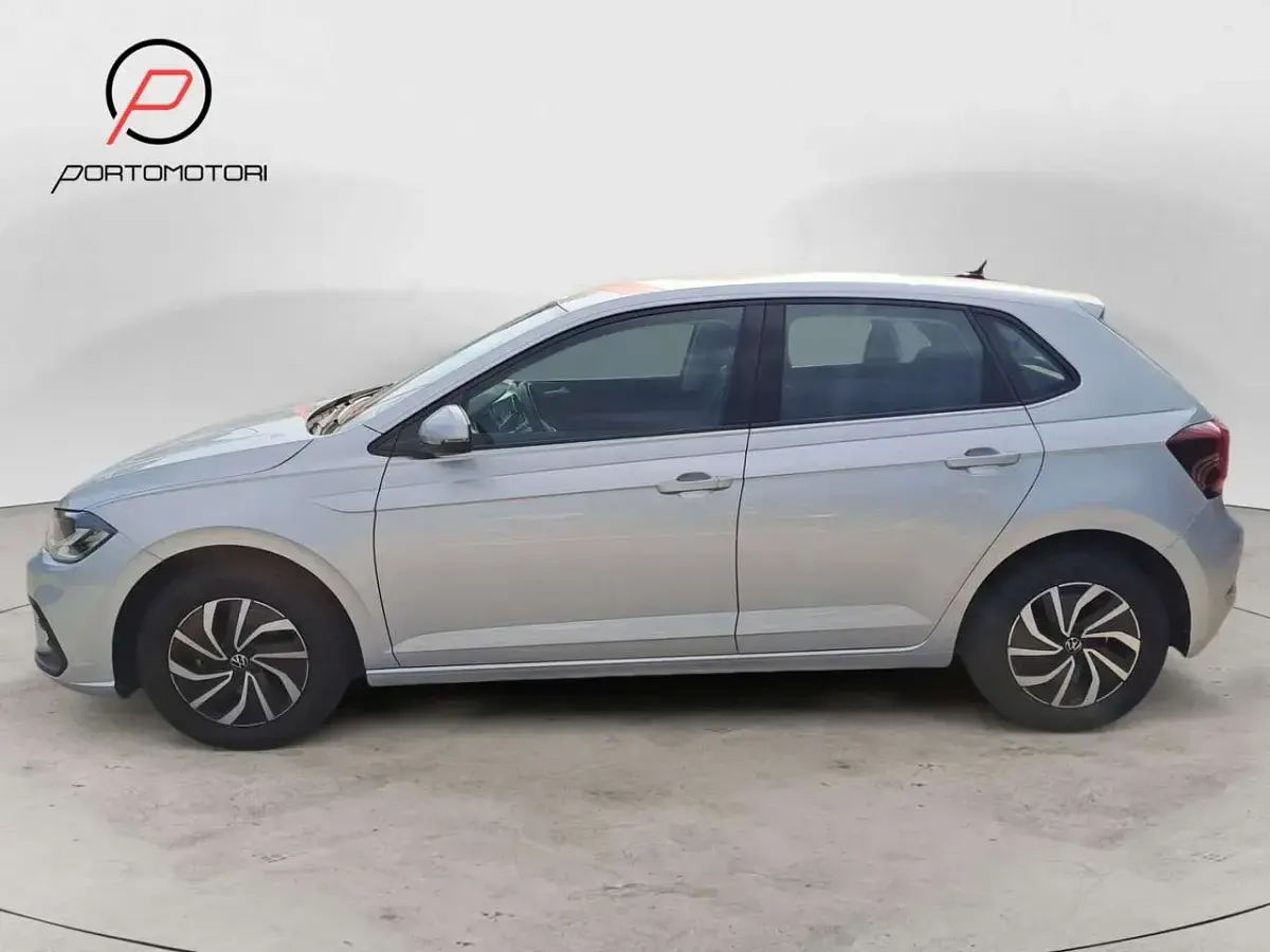 Usata VW Polo Life 95 CV (69 kW) 2022 Grigio Utilitaria