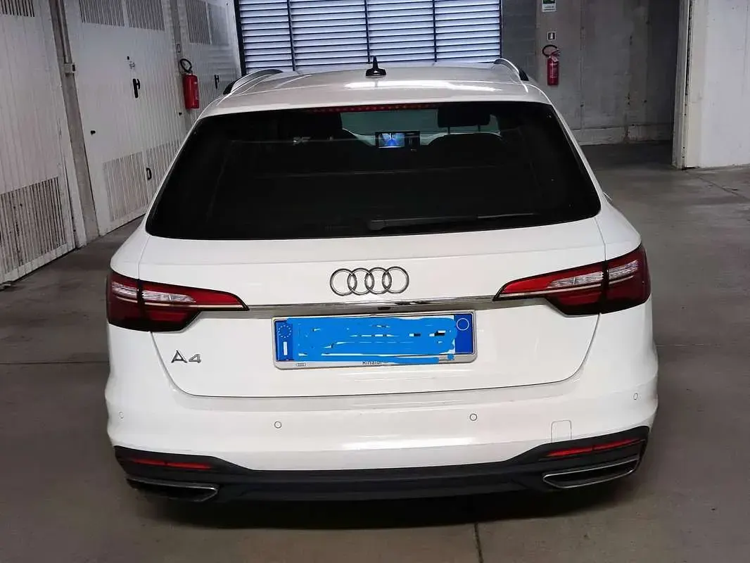 Begagnad Audi A4 Business 136 HK (100 kW) 2022 Vit Kombi