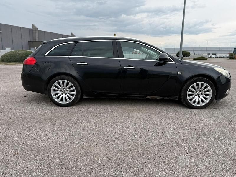Usata Opel Insignia Cosmo 180 CV (132 kW) 2011 Nero Station wagon