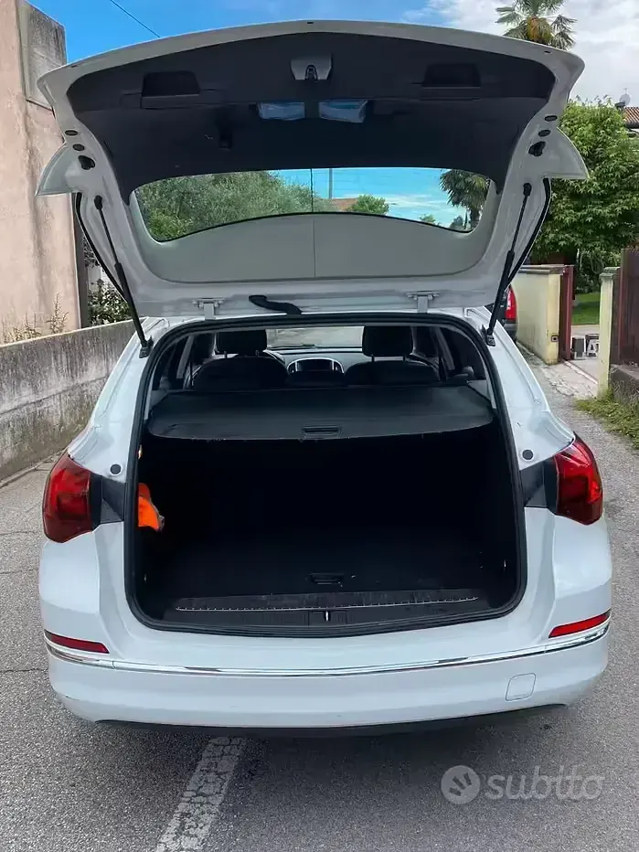 Usata Opel Astra 110 CV (80 kW) 2013 Bianco Station wagon