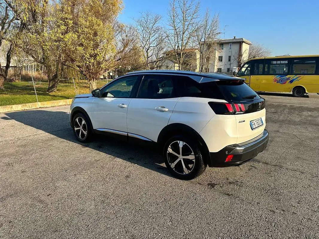 Usata Peugeot 3008 Allure 120 CV (88 kW) 2017 Bianco SUV