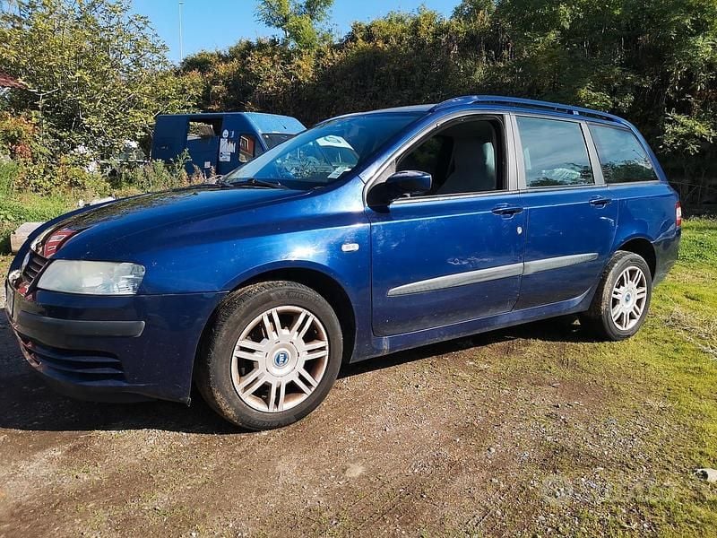 Usata Fiat Stilo 101 CV (74 kW) 2005 Blu Station wagon