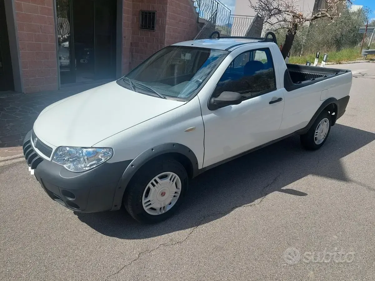 Usata Fiat Strada 85 CV (62 kW) 2007 Pick-up