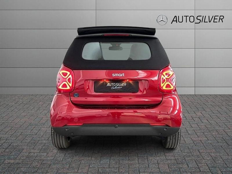 Usata Smart ForTwo Electric Drive Prime 60 kW (82 CV) 2024 Rosso / metallizzato Cabrio