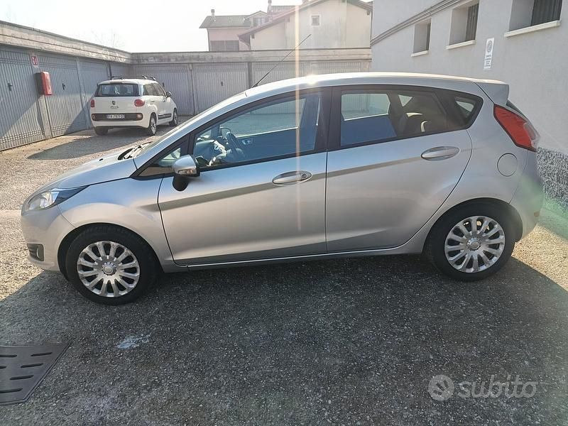 Usata Ford Fiesta Business Edition 75 CV (55 kW) 2016 Grigio Berlina