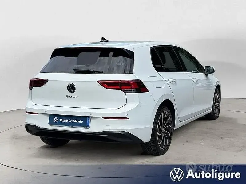 Usata VW Golf VIII Life 131 CV (96 kW) 2023 Bianco Berlina