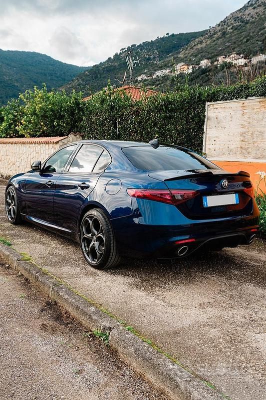 Usata Alfa Romeo Giulia 180 CV (132 kW) 2017 Blu Berlina