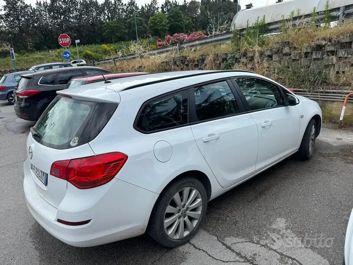 Usata Opel Astra 100 CV (73 kW) 2011 Station wagon