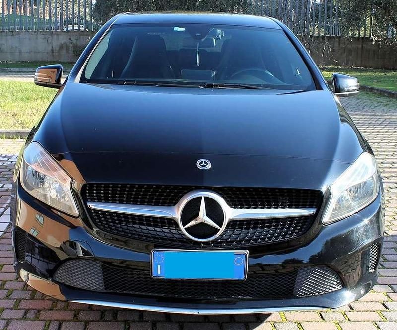 Usata Mercedes A180 109 CV (80 kW) 2017 Nero Berlina