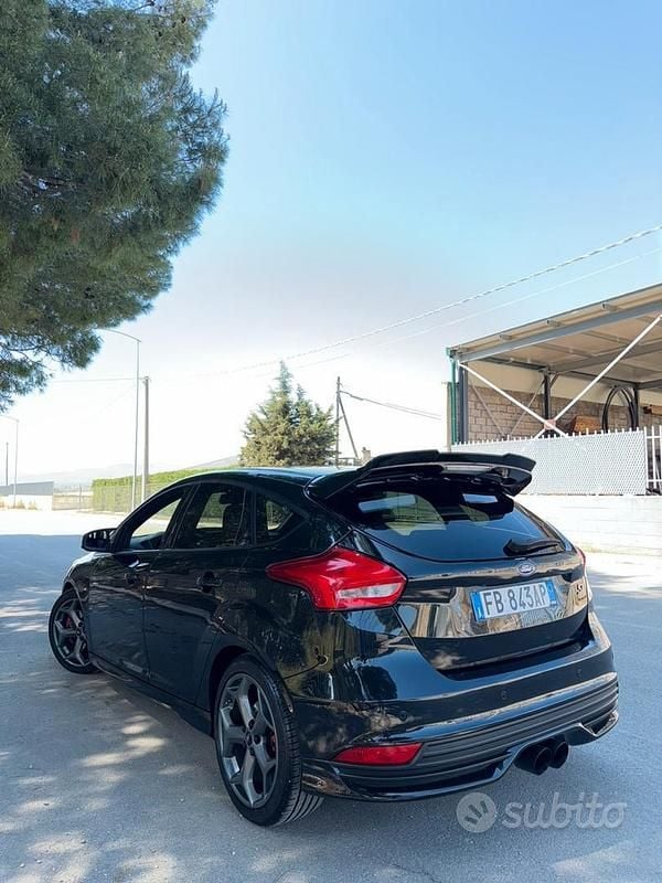 Usata Ford Focus ST 185 CV (136 kW) 2015 Nero Berlina