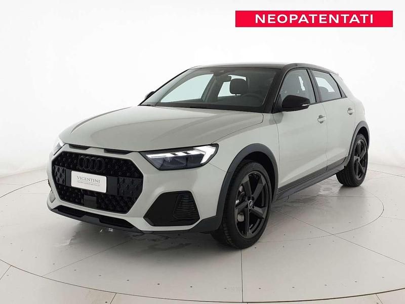 Argento cavo metallizzato nero Nuova 2025 Audi A1 Tre volumi | 32.300 € (Buon prezzo) - Immagine 1/4