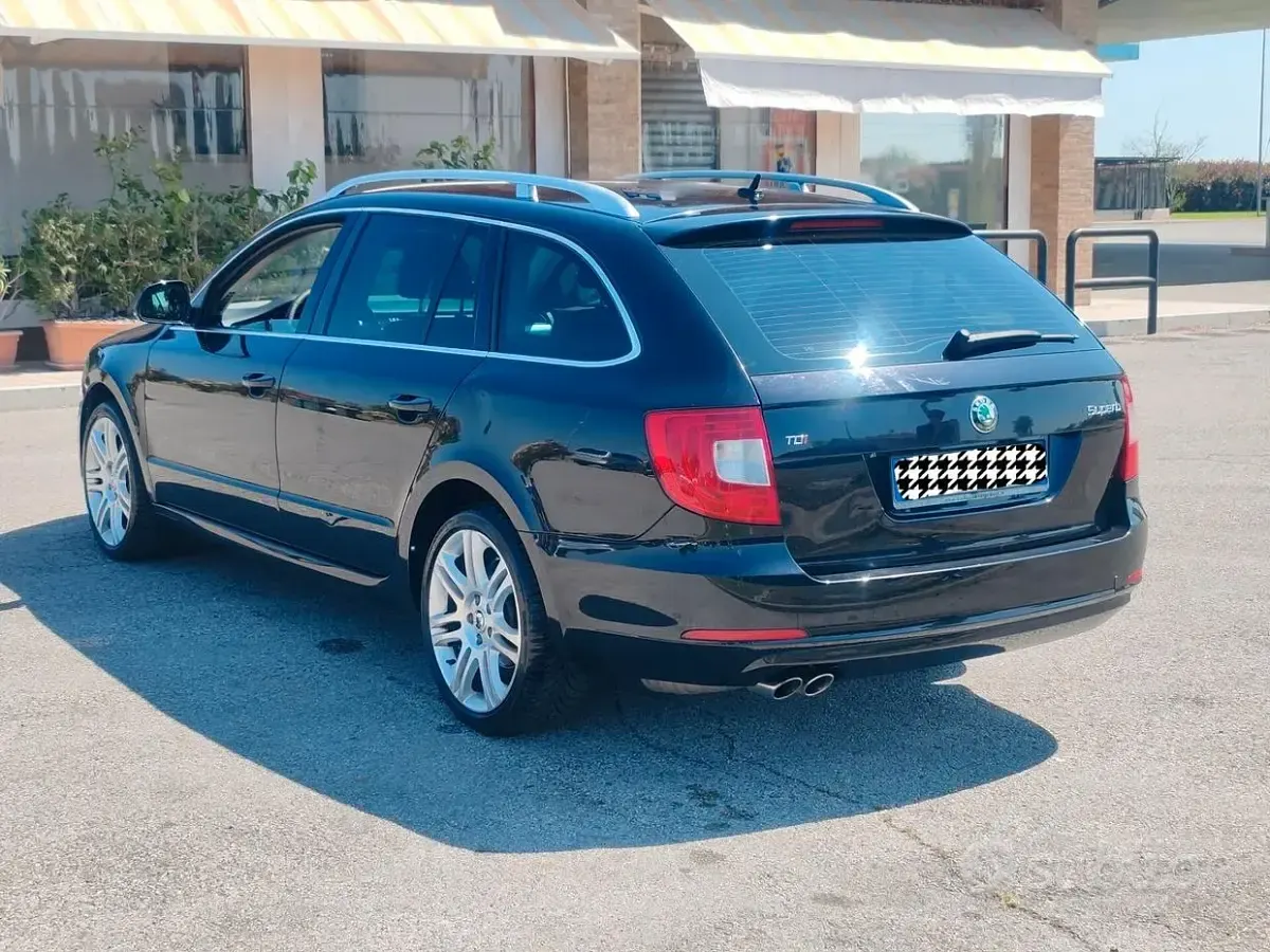 Usata Skoda Superb 140 CV (102 kW) 2010 Nero Station wagon