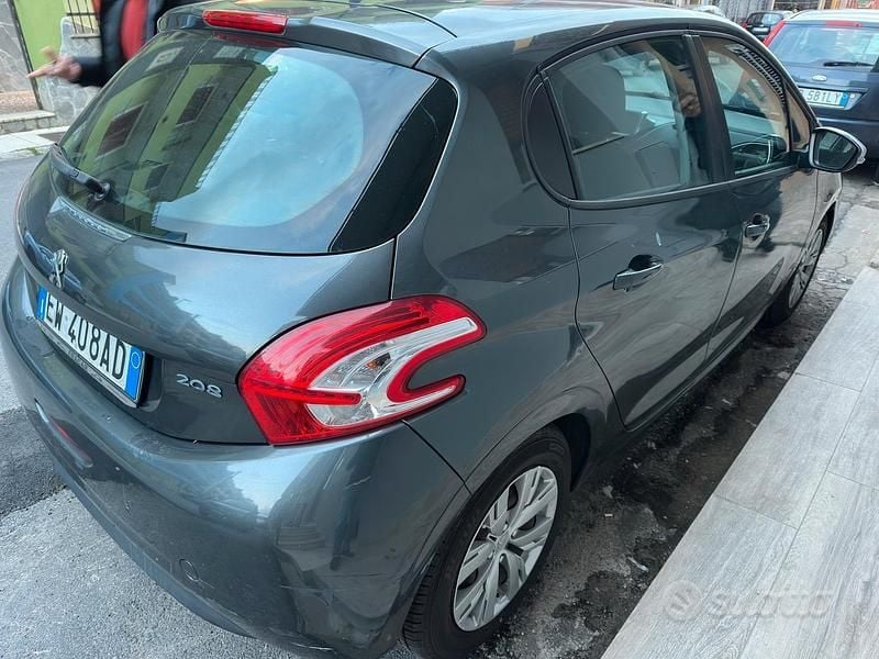 Usata Peugeot 208 Allure 68 CV (50 kW) 2014 Grigio Utilitaria