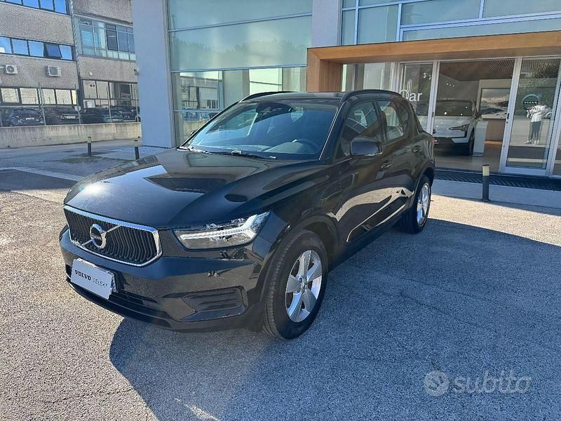 Usata Volvo XC40 Momentum 129 CV (94 kW) 2021 Nero SUV
