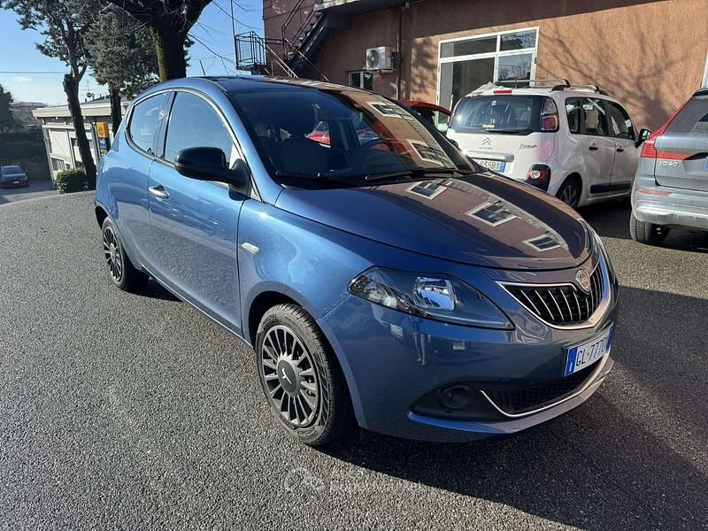 Usata Lancia Ypsilon 69 CV (50 kW) 2022 Blu/azzurro Utilitaria