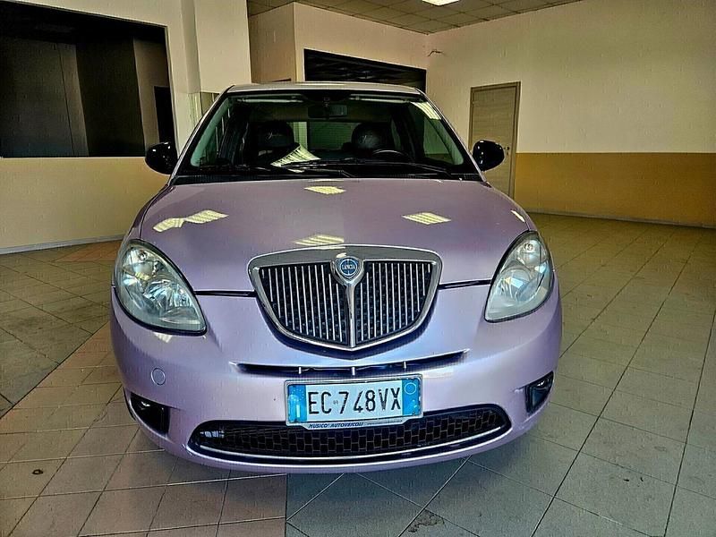 Usata Lancia Ypsilon 75 CV (55 kW) 2010 Viola Utilitaria