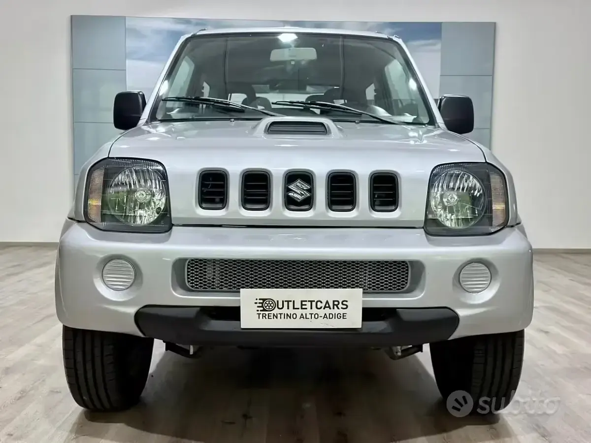Usata Suzuki Jimny 65 CV (47 kW) 2005 Grigio SUV