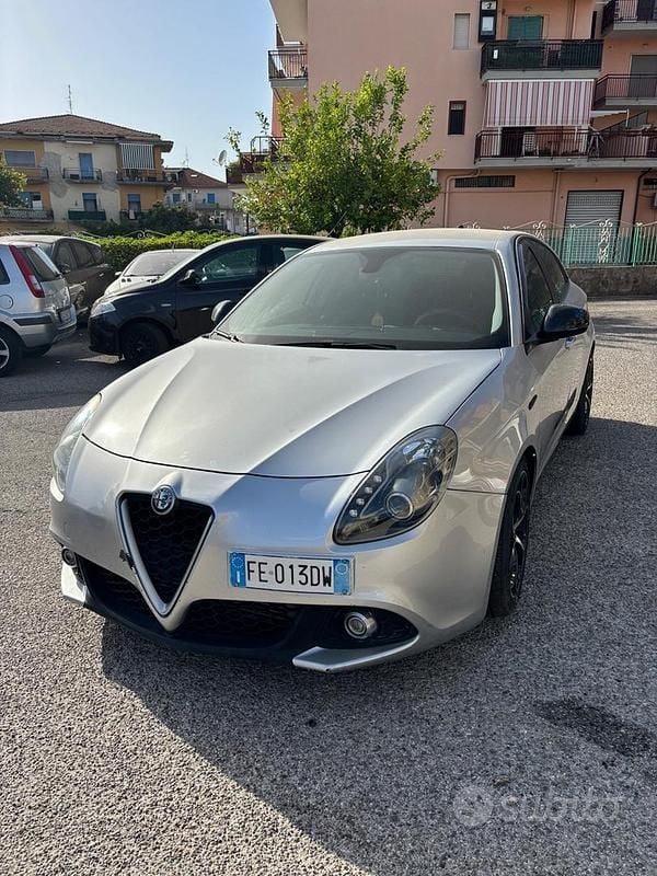 Argento Usata 2016 Alfa Romeo Giulietta Progression Due volumi | 6500 € (Buon prezzo) - Immagine 1/4