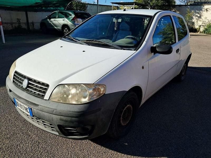 Usata Fiat Punto 69 CV (50 kW) 2006 Furgone