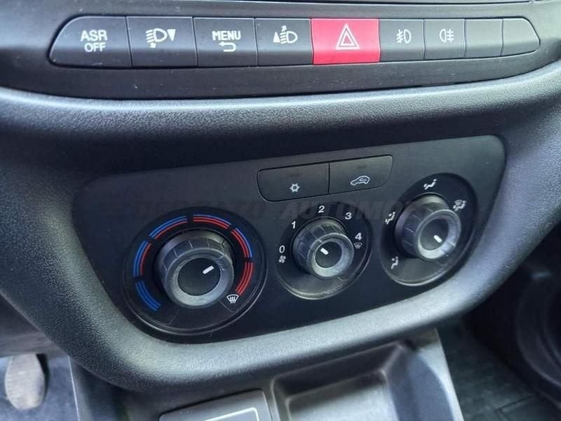 Usata Fiat Doblò 95 CV (69 kW) 2018 Argento Monovolume