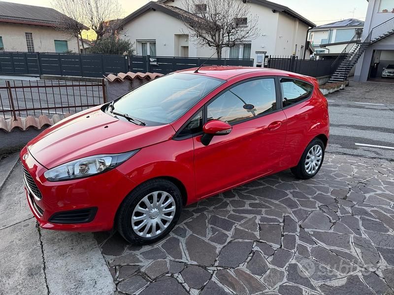 Usata Ford Fiesta Titanium 95 CV (69 kW) 2017 Rosso Coupé