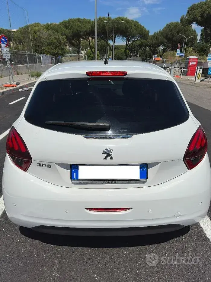 Usata Peugeot 208 Signature Sky 83 CV (61 kW) 2019 Bianco Utilitaria