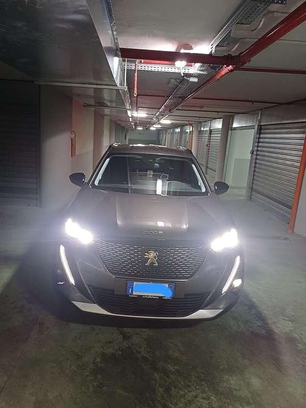 Usata Peugeot 2008 Active 102 CV (75 kW) 2022 SUV