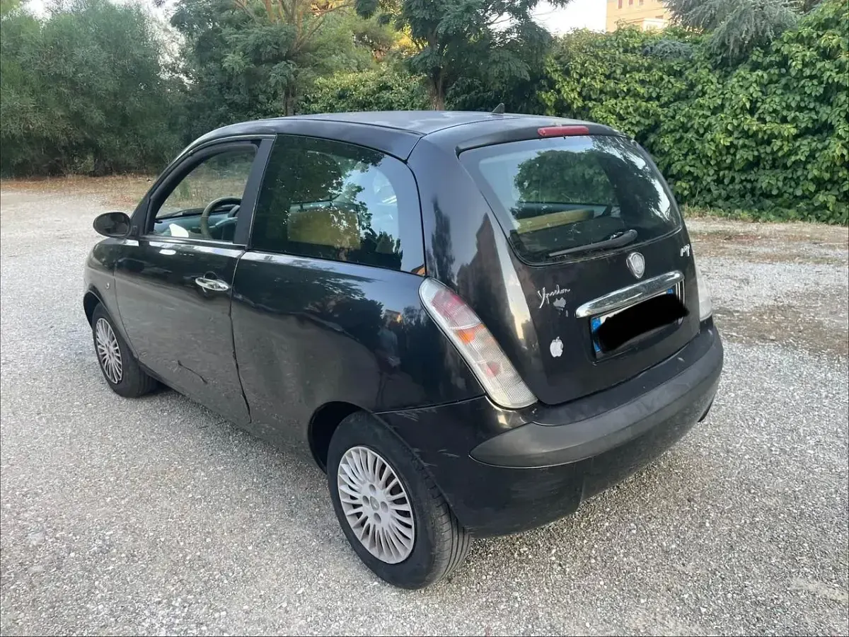 Usata Lancia Ypsilon 69 CV (50 kW) 2006 Nero Utilitaria