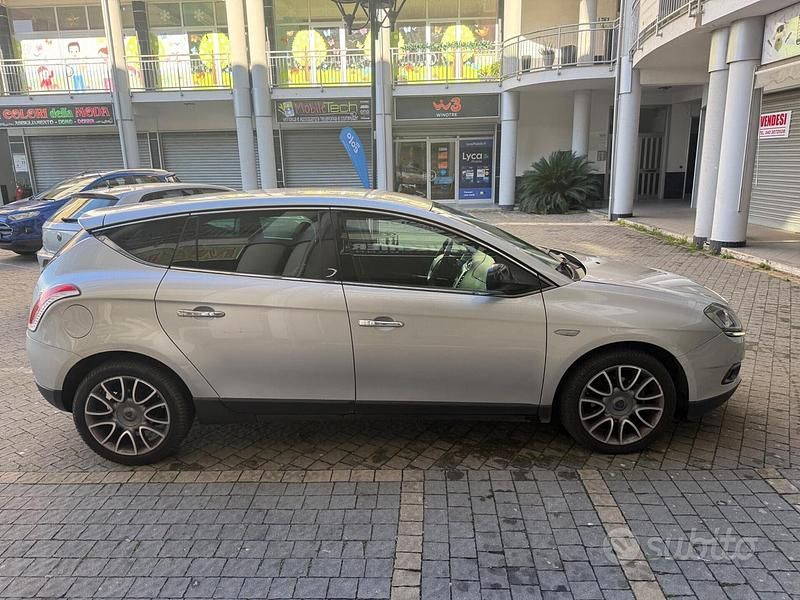 Usata Lancia Delta 120 CV (88 kW) 2009 Grigio Utilitaria