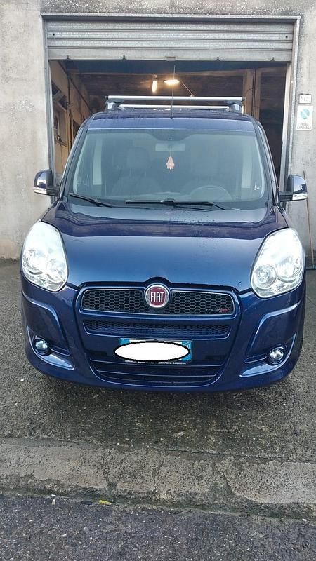 Usata Fiat Doblò Emotion 90 CV (66 kW) 2010 Blu Monovolume