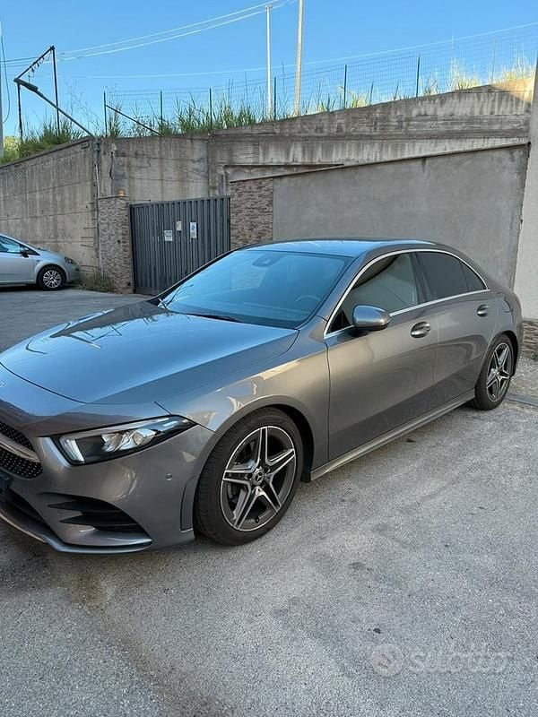 Usata Mercedes CLA200 163 CV (119 kW) 2020 Grigio Berlina